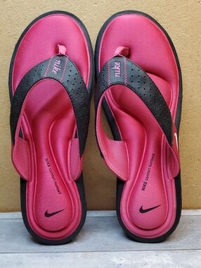 Nike Comfort Footbed Black and Pink Flip Flops Size 9/26 cm